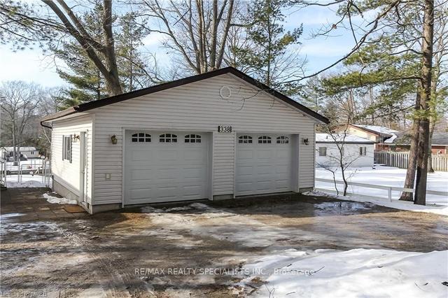 338 Oxbow Park Dr, House detached with 1 bedrooms, 2 bathrooms and 10 parking in Wasaga Beach ON | Image 34