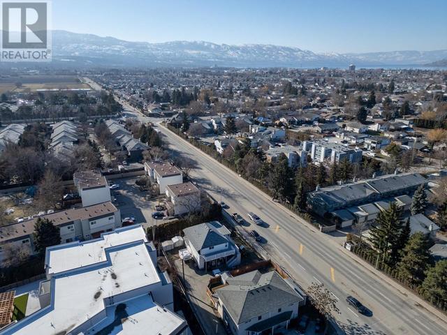 1947/1949 Burtch Rd, House detached with 5 bedrooms, 3 bathrooms and 4 parking in Kelowna BC | Image 45
