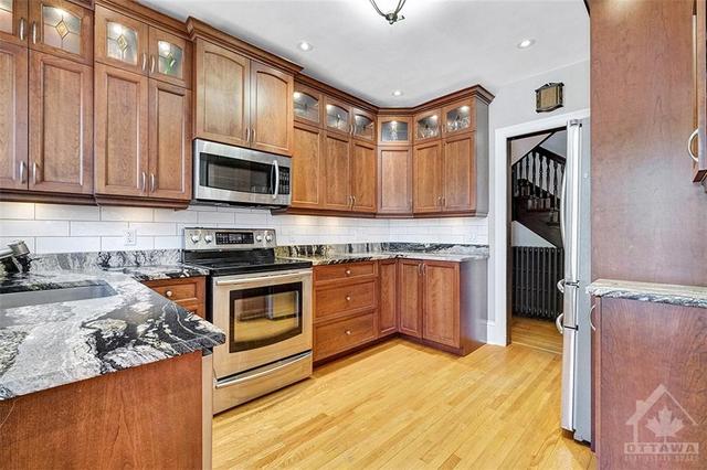 72 Riverdale Avenue, House detached with 3 bedrooms, 3 bathrooms and 5 parking in Ottawa ON | Image 9