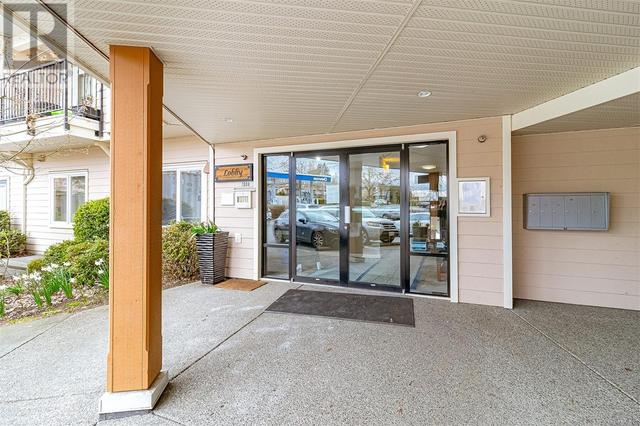 206 - 7088 West Saanich Rd, Condo with 2 bedrooms, 2 bathrooms and 4 parking in Central Saanich BC | Image 3