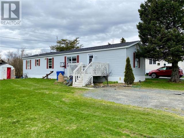 5 Mactavish Cres, House detached with 3 bedrooms, 1 bathrooms and null parking in Miramichi NB | Image 1