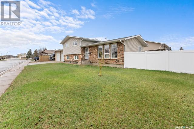 153 Bluesage Dr, House detached with 4 bedrooms, 3 bathrooms and null parking in Moose Jaw SK | Image 37