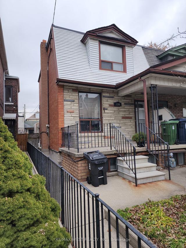124 Lindsey Ave, House semidetached with 4 bedrooms, 3 bathrooms and 2 parking in Toronto ON | Image 1