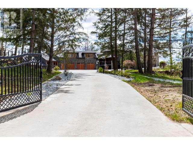 5774 Deadpine Dr, House detached with 6 bedrooms, 5 bathrooms and 3 parking in Central Okanagan BC | Image 3