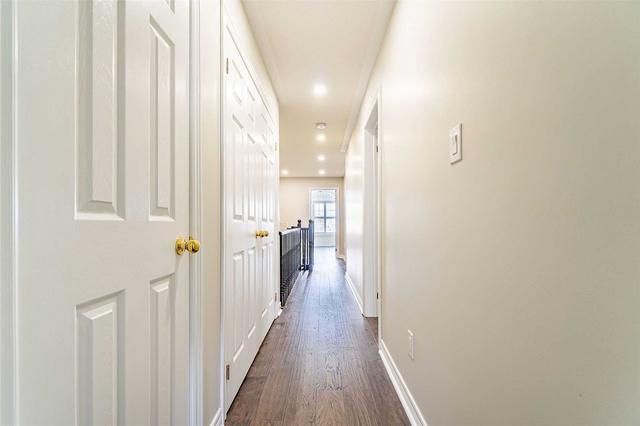 7441 St Barbara Blvd, House semidetached with 4 bedrooms, 4 bathrooms and 4 parking in Mississauga ON | Image 18