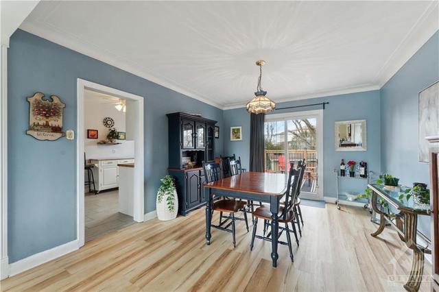 37 Young Rd, House detached with 3 bedrooms, 2 bathrooms and 8 parking in Ottawa ON | Image 6