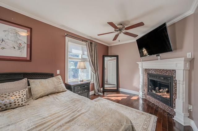 217 Little Ave, House detached with 2 bedrooms, 2 bathrooms and 6 parking in Barrie ON | Image 3