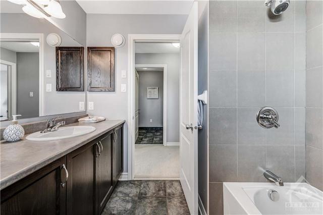 218 Espin Hts, Townhouse with 3 bedrooms, 3 bathrooms and 3 parking in Ottawa ON | Image 25