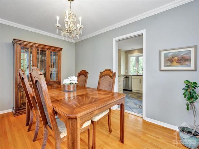 28 Qualicum St, House detached with 4 bedrooms, 4 bathrooms and 6 parking in Ottawa ON | Image 7