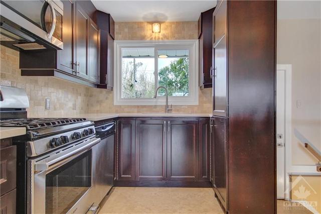 67 Quinpool Cres, House detached with 3 bedrooms, 2 bathrooms and 6 parking in Ottawa ON | Image 11