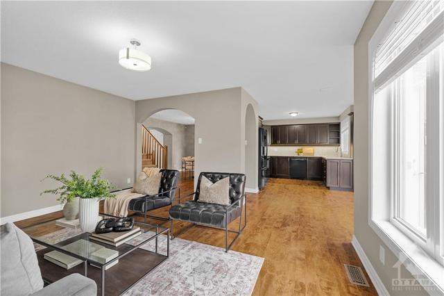 406 Vendevale Ave, House detached with 4 bedrooms, 4 bathrooms and 4 parking in Ottawa ON | Image 9