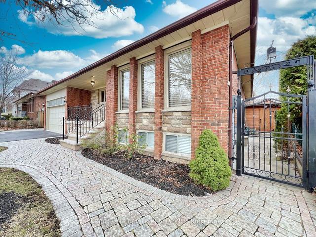 607 Queens Dr, House detached with 3 bedrooms, 2 bathrooms and 4 parking in Toronto ON | Image 32