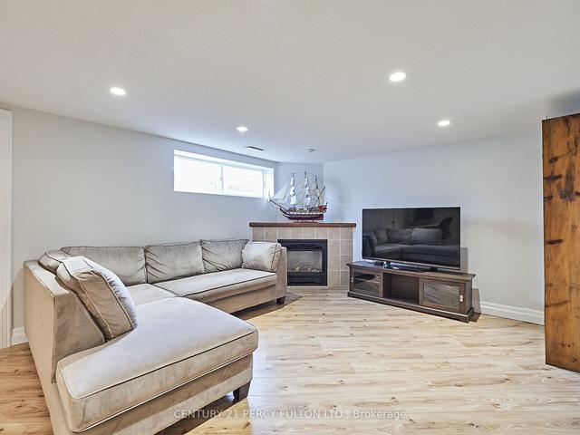36 Cresser Ave, House detached with 3 bedrooms, 2 bathrooms and 7 parking in Whitby ON | Image 27