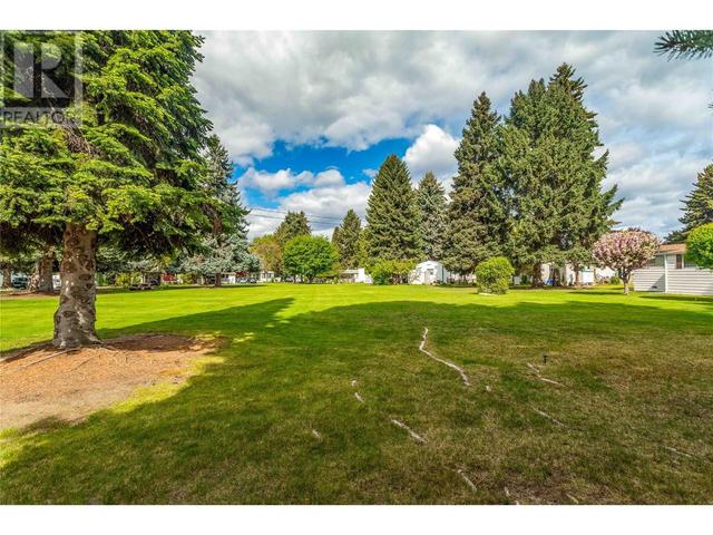 98 - 3535 Casorso Rd, House other with 2 bedrooms, 1 bathrooms and 2 parking in Kelowna BC | Image 28