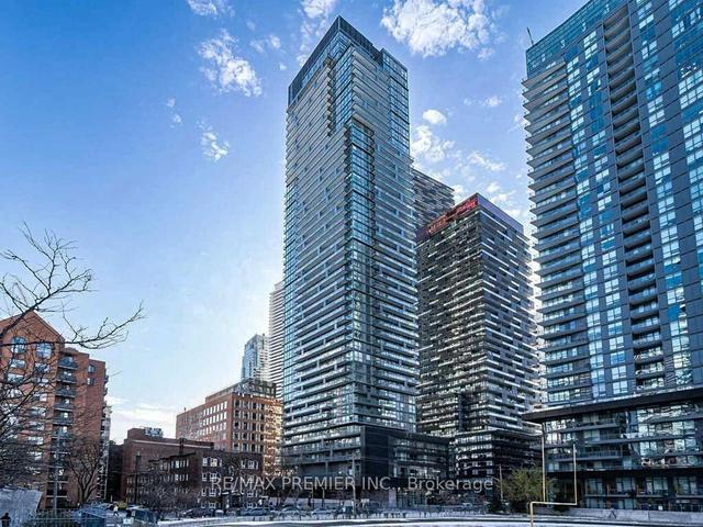2909 - 39 Roehampton Ave, Condo with 3 bedrooms, 2 bathrooms and 1 parking in Toronto ON | Image 1