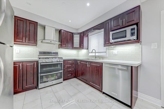 3240 Raindance Cres, House semidetached with 3 bedrooms, 4 bathrooms and 3 parking in Mississauga ON | Image 4