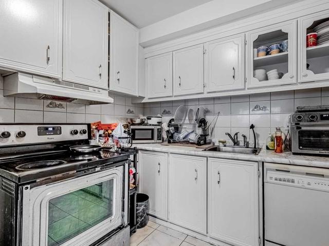 832-28 Tandridge Cres, Townhouse with 3 bedrooms, 2 bathrooms and 1 parking in Toronto ON | Image 4
