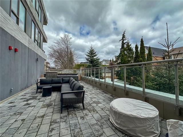 B - 498 Eglinton Ave E Ave, House attached with 3 bedrooms, 2 bathrooms and 1 parking in Toronto ON | Image 24
