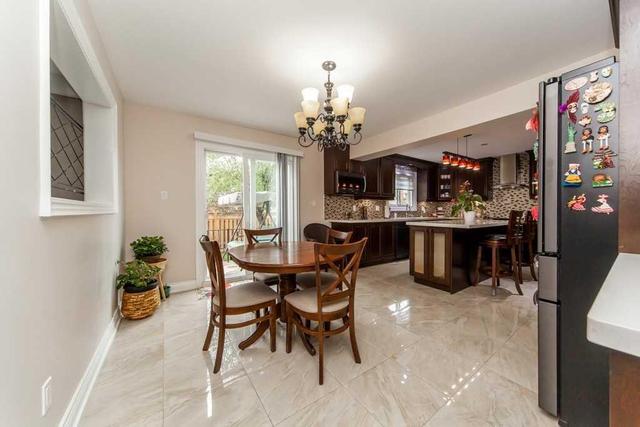 8 Sugar Bush Sq, House detached with 4 bedrooms, 5 bathrooms and 2 parking in Toronto ON | Image 2