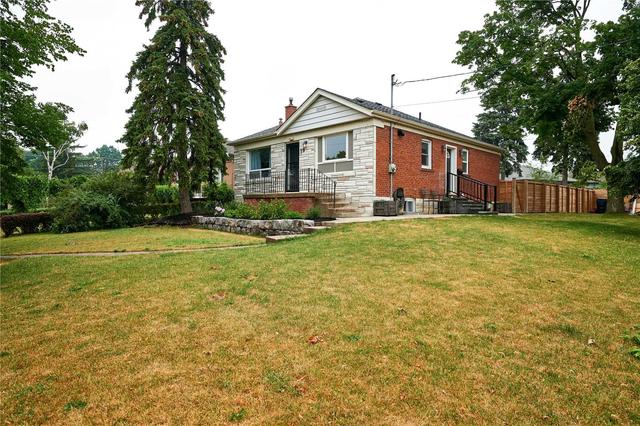 19 Fairweather Rd, House detached with 3 bedrooms, 3 bathrooms and 4 parking in Toronto ON | Image 12