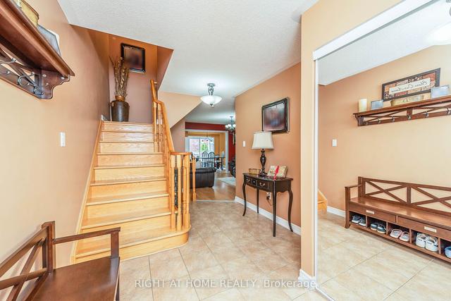 49 Oak Park Cres, House attached with 3 bedrooms, 3 bathrooms and 5 parking in Vaughan ON | Image 15