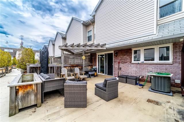 224 Monterey Dr, Townhouse with 3 bedrooms, 2 bathrooms and 1 parking in Ottawa ON | Image 25