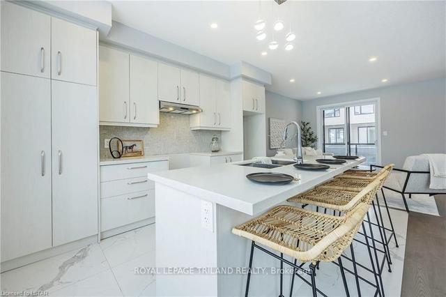 3 - 349 Southdale Rd E, Townhouse with 4 bedrooms, 4 bathrooms and 2 parking in London ON | Image 4