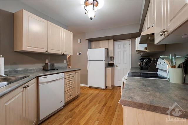189 Scout St, Townhouse with 2 bedrooms, 2 bathrooms and 3 parking in Ottawa ON | Image 10