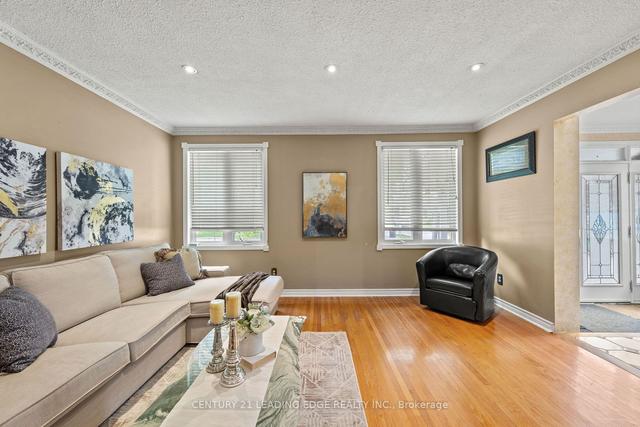 27 Heggie Rd, House detached with 3 bedrooms, 3 bathrooms and 4 parking in Brampton ON | Image 3
