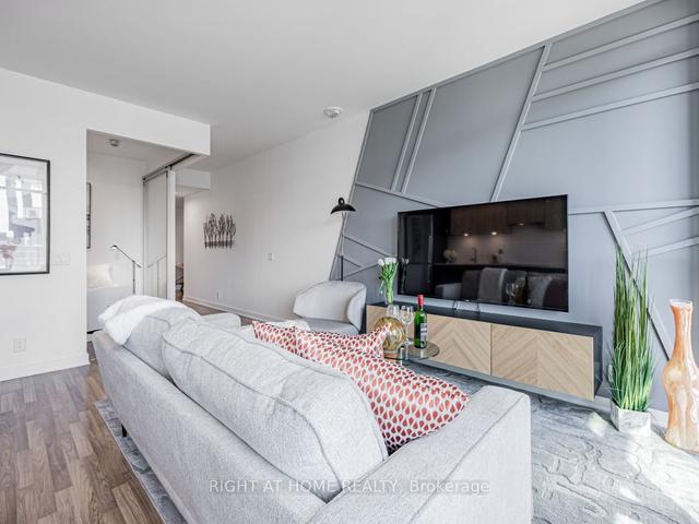 413 - 120 Parliament St, Condo with 3 bedrooms, 2 bathrooms and 1 parking in Toronto ON | Image 3