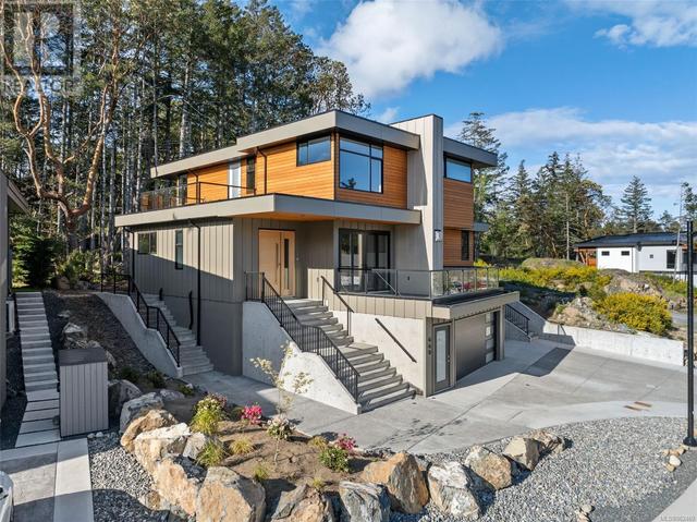 660 Medalist Ave, House detached with 4 bedrooms, 4 bathrooms and 3 parking in Colwood BC | Image 2