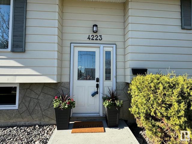 4223 40 Ave, House detached with 5 bedrooms, 2 bathrooms and null parking in Stony Plain AB | Image 3