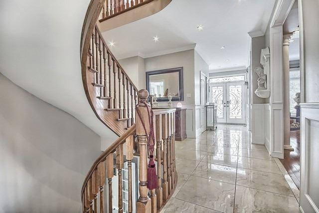 233 Willis Dr, House detached with 4 bedrooms, 6 bathrooms and 4 parking in Aurora ON | Image 2