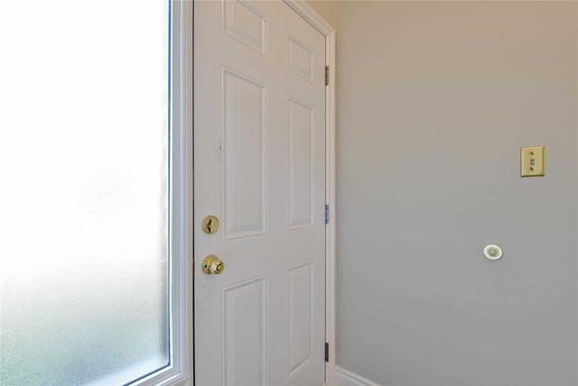 35 Carleton Pl, Townhouse with 3 bedrooms, 2 bathrooms and 2 parking in Brampton ON | Image 12