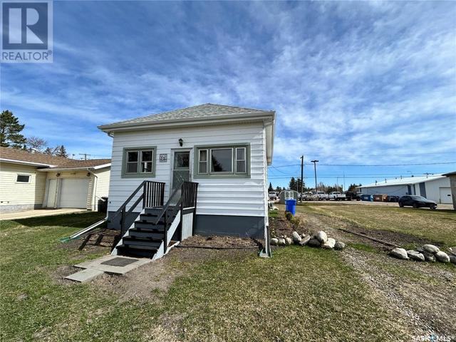108 Carl Ave W, House detached with 2 bedrooms, 1 bathrooms and null parking in Langenburg SK | Image 1