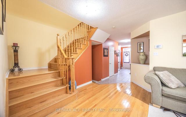 64 Briarhall Cres, House attached with 3 bedrooms, 3 bathrooms and 2 parking in Markham ON | Image 34
