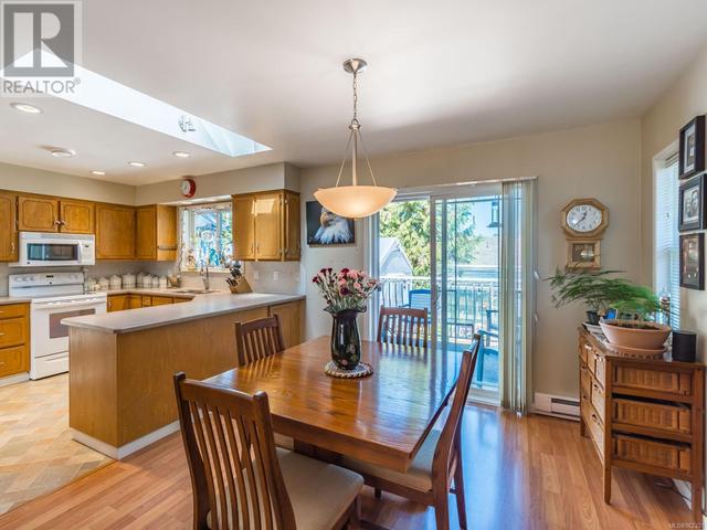 295 Larkspur Pl, House detached with 3 bedrooms, 2 bathrooms and 2 parking in Parksville BC | Image 3