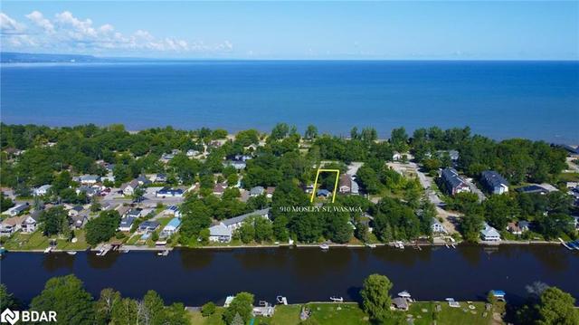 910 Mosley Street, House detached with 3 bedrooms, 2 bathrooms and 3 parking in Wasaga Beach ON | Image 3