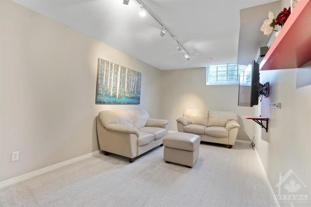 109 Topham Terr, Townhouse with 3 bedrooms, 3 bathrooms and 3 parking in Ottawa ON | Image 24