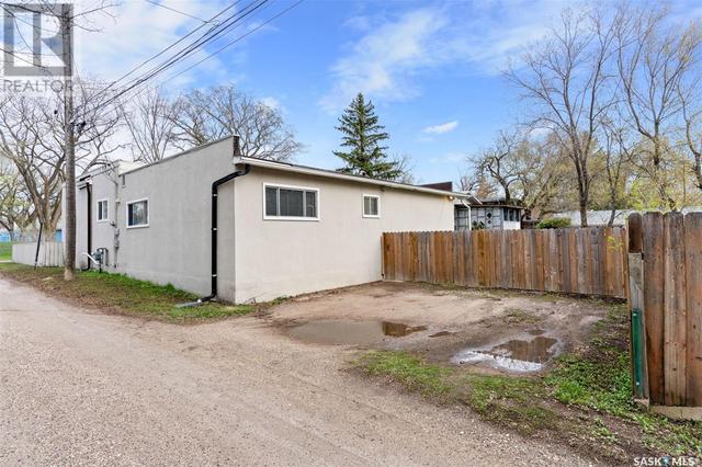 1023 G Ave N, House detached with 5 bedrooms, 2 bathrooms and null parking in Saskatoon SK | Image 40