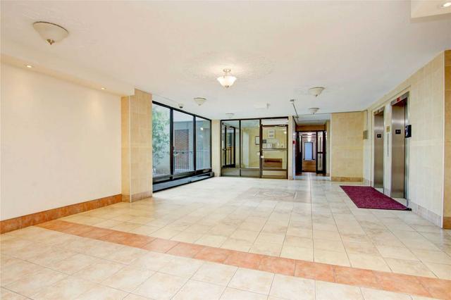 303 - 2121 Roche Crt, Condo with 3 bedrooms, 2 bathrooms and 1 parking in Mississauga ON | Image 7