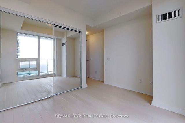 4510 - 2221 Yonge St, Condo with 1 bedrooms, 2 bathrooms and 0 parking in Toronto ON | Image 6