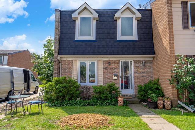 74 - 900 Central Park Dr, Townhouse with 3 bedrooms, 2 bathrooms and 2 parking in Brampton ON | Image 1