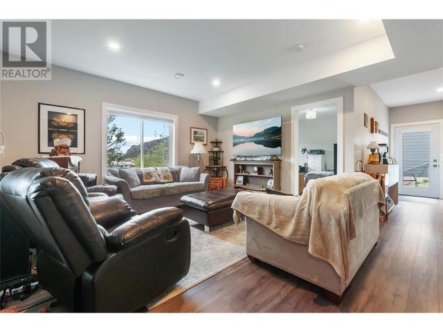 8764 Palmer Pl, House detached with 3 bedrooms, 3 bathrooms and 2 parking in Summerland BC | Image 35