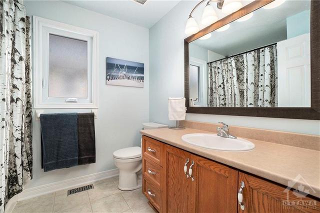 531 Devonwood Cir, Townhouse with 3 bedrooms, 3 bathrooms and 3 parking in Ottawa ON | Image 21