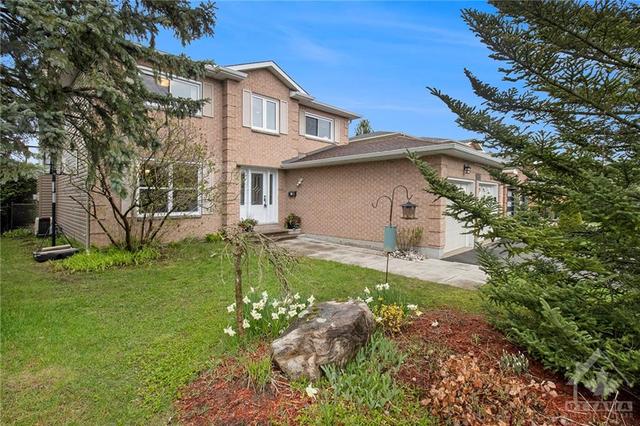 1913 Montereau Ave, House detached with 4 bedrooms, 4 bathrooms and 4 parking in Ottawa ON | Image 2