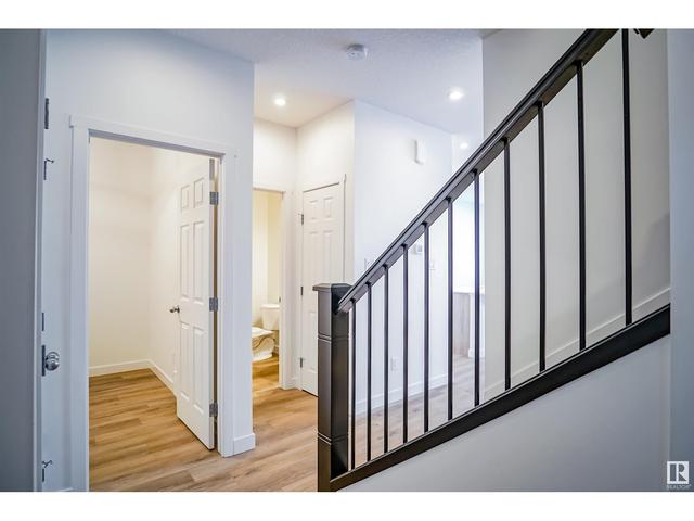 9517 Carson Bn Sw, House detached with 3 bedrooms, 2 bathrooms and null parking in Edmonton AB | Image 2