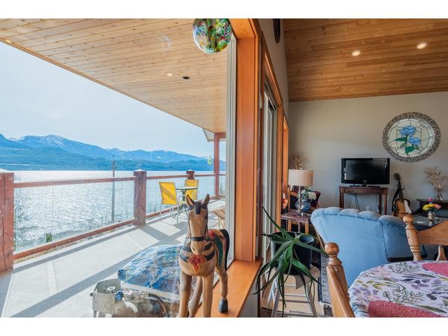 3558 Sprague St, House detached with 3 bedrooms, 4 bathrooms and null parking in Central Kootenay D BC | Image 78