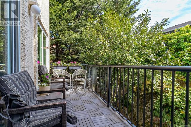 303 - 1361 Hillside Ave, Condo with 2 bedrooms, 3 bathrooms and 1 parking in Victoria BC | Image 46