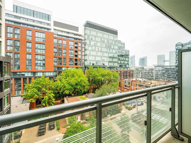 821 - 525 Adelaide St W, Condo with 2 bedrooms, 2 bathrooms and 1 parking in Toronto ON | Image 9